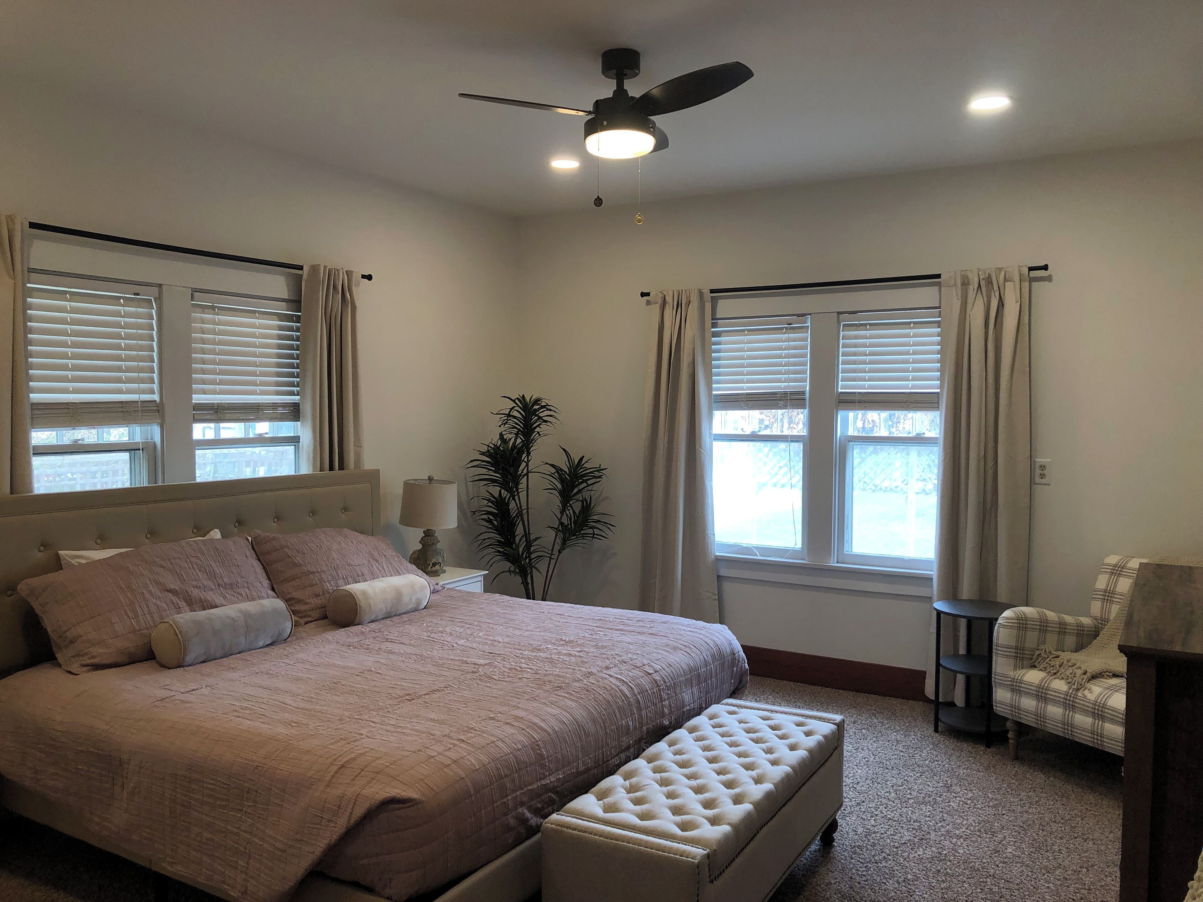 4 habitaciones, escritorio, tabla de planchar con plancha y wifi 