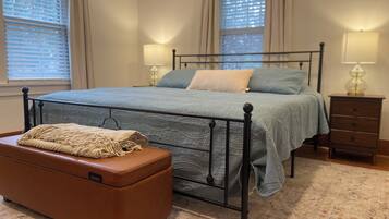 4 bedrooms, desk, iron/ironing board, WiFi