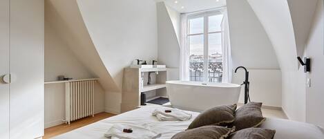 アパートメント | ノートパソコン用作業スペース、アイロン / アイロン台、ベッドシーツ