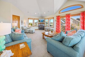 TV, DVD-spiller, fotballspill og bøker