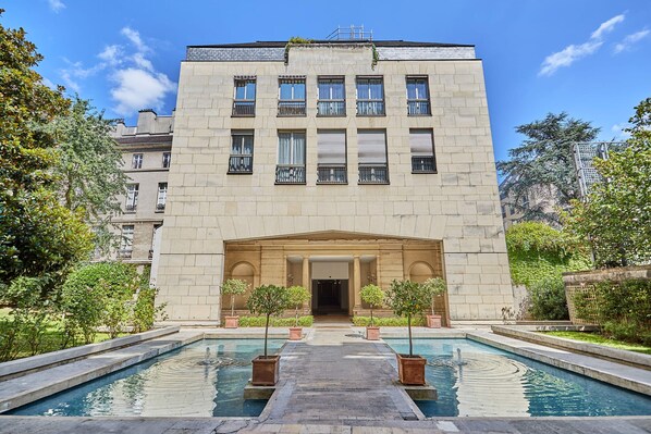 Pool - Superb Apartment Paris Center Le Marais (Paris)