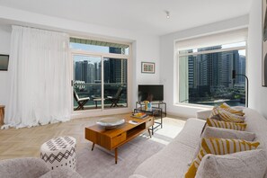 TV - Blissful Living w/ Dubai Marina Waterfront Views (Dubai)