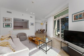TV - Blissful Living w/ Dubai Marina Waterfront Views (Dubai)