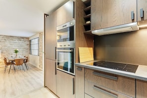 Fridge, microwave, oven, stovetop - New Apartment Saint Germain Invalides (Paris)