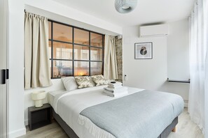 Apartment | Laptop workspace, iron/ironing board, bed sheets - New Apartment Saint Germain Invalides (Paris)
