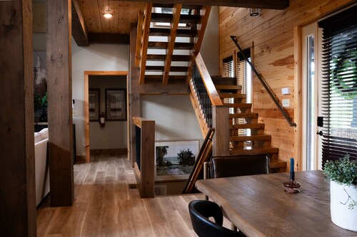 Secluded Luxe Cabin, Grotto Indoor Pool w/Slide