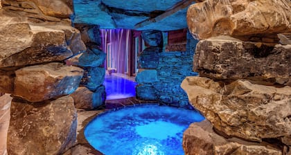 Secluded Luxe Cabin, Stunning Indoor Pool w/Slide