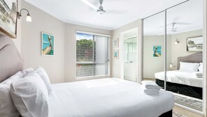 3 bedrooms, desk, iron/ironing board, free WiFi
