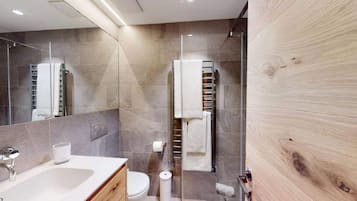 Shower, towels