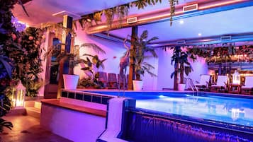 Sauna, hot tub