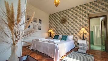 Apartemen Keluarga, pemandangan taman | 1 kamar tidur, seprai premium, selimut bulu angsa, dan brankas