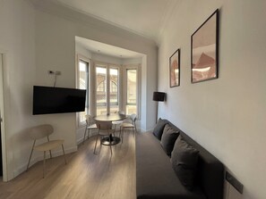 Apartment, 3 Bedrooms | Living area