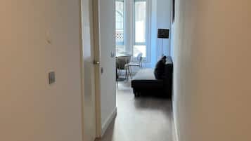 Apartment, 3 Bedrooms | Living area | 32-inch TV with satellite channels, streaming services