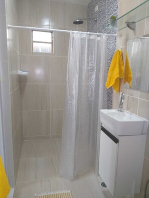 Dusche, Seife, Toilettenpapier