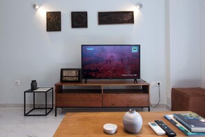 Unclassified image, 2 of 53, button