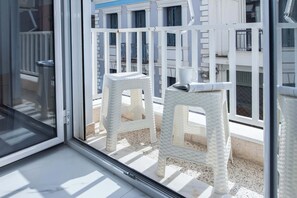 Unclassified image, 3 of 53, button