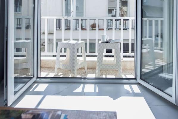 Unclassified image, 1 of 53, button