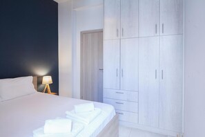 Unclassified image, 5 of 53, button