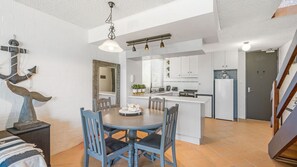 Dining - Beachpark 11 - Charming 2-bedroom holiday unit (Port Macquarie)