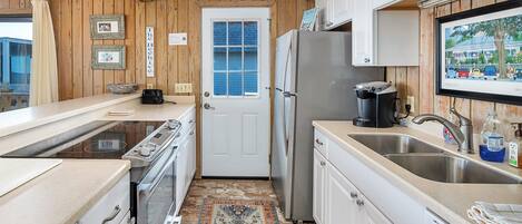 Refrigerador, microondas, horno y parrilla de estufa