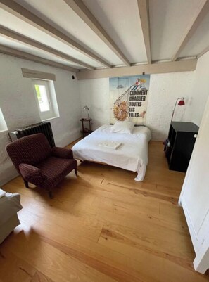 2 chambres, fer et planche à repasser, lit parapluie, Wi-Fi gratuit