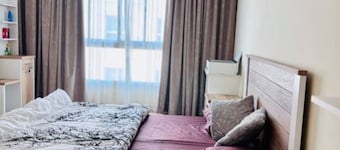 Cozy Bedroom condo in charming Dubai with WiFi, AC