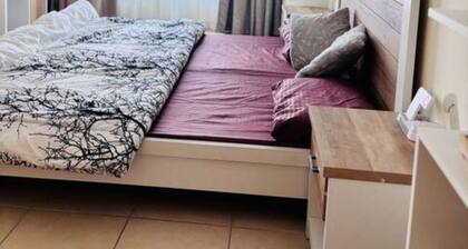 Cozy Bedroom condo in charming Dubai with WiFi, AC