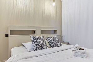 3 bedrooms, laptop workspace, iron/ironing board, bed sheets - Superb Loft Paris Pere Lachaise 3 Bedrooms (Paris)