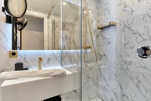 Apartment | Bathroom | Hair dryer, soap