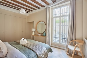 아파트 | 노트북 작업 공간, 다리미/다리미판, 침대 시트