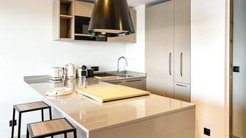 Réfrigérateur, lave-vaisselle, cafetiÚre/bouilloire