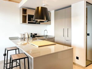 Fridge, dishwasher, coffee/tea maker