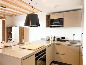 Fridge, dishwasher, coffee/tea maker - New 11p Apt | Central & on the slopes (Taninges)