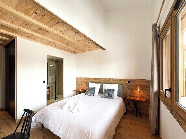 4 bedrooms, internet, bed sheets - New 11p Apt | Central & on the slopes (Taninges)