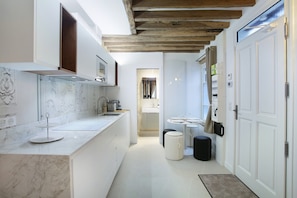 Apartment | Private kitchen | Stovetop, dishwasher, coffee/tea maker, toaster - Superb Apartment Place des Vosges Le Marais (Paris)