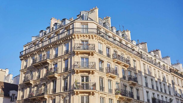 A multi-story building with balconies and a classic architectural style. - Cosy Apartment Le Marais Center of Paris (Paris)