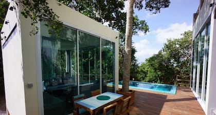 Hillside 2-bedroom villa Koh Tao with great view, pool, WiFi, AC