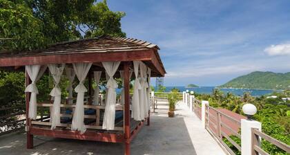 Hillside 2-bedroom villa Koh Tao with great view, pool, WiFi, AC
