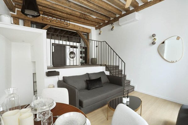 Living area - Sublim and new Apartement Saint Germain des Pres (Paris)