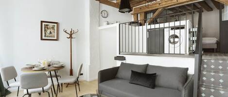 Apartment | Living area | Flat-screen TV