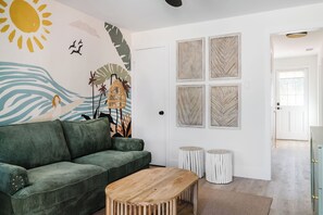 50-inch Smart TV with digital channels - Haleys Court Boutique Motel (St. Augustine)