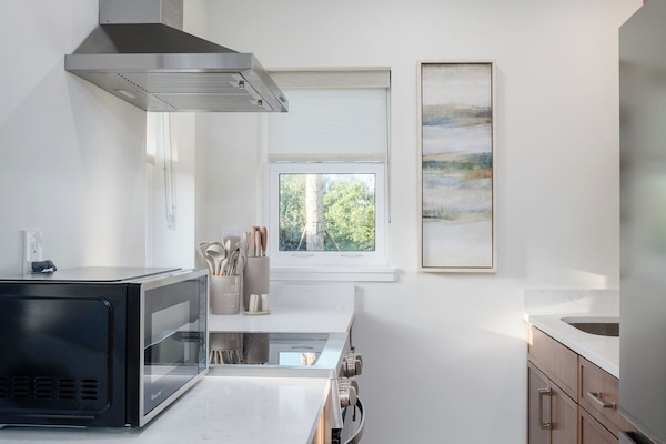 Family Apartment, 1 King Bed with Sofa bed, Kitchen, Garden View | Private kitchen | Microwave, coffee/tea maker
