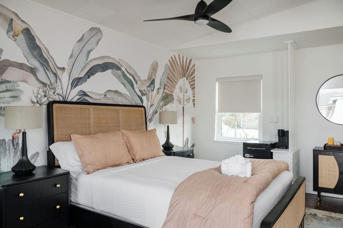 Superior Studio, 1 Queen Bed, Courtyard View, Ground Floor | 1 bedroom, premium bedding, pillowtop beds, individually decorated
