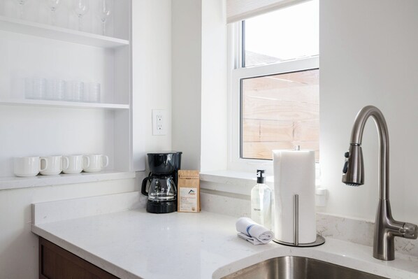 Family Apartment, 1 King Bed with Sofa bed, Kitchen, Courtyard View | Private kitchen | Microwave, coffee/tea maker - Haleys Court Boutique Motel (St. Augustine)