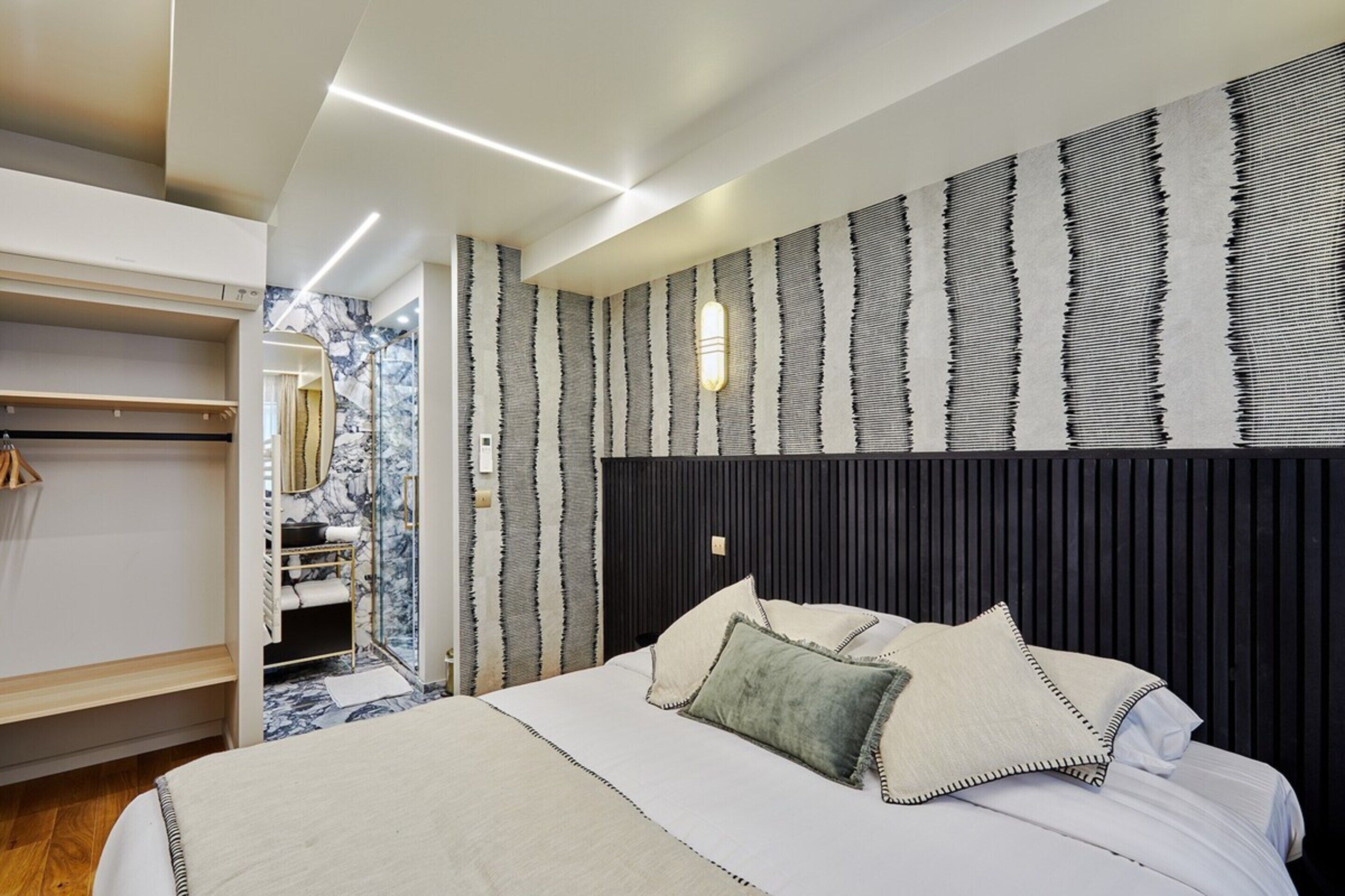 Apartment | Laptop workspace, iron/ironing board, bed sheets