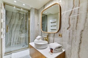 Apartment | Bathroom - Superb New Apartement Le Marais Place des Vosges (Paris)