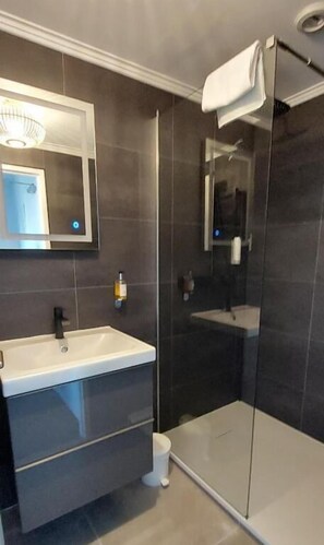 Bathroom - Le Prieuré (Locronan)