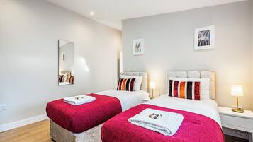 2 bedrooms, iron/ironing board, WiFi