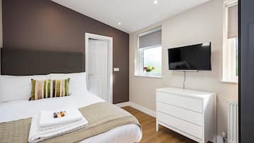 2 bedrooms, iron/ironing board, WiFi