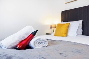 2 bedrooms, iron/ironing board, travel cot, free WiFi